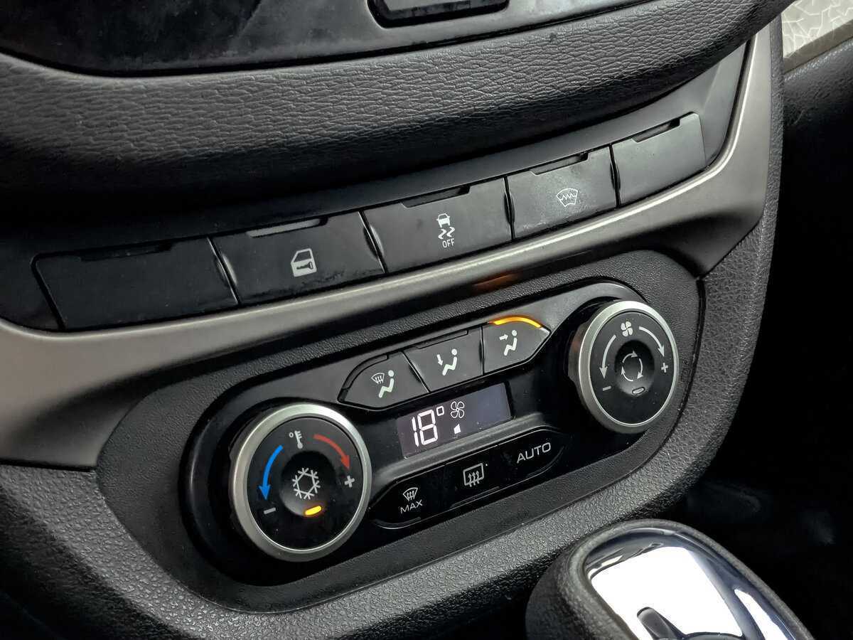 Lada (ВАЗ) Vesta SW, 2020 - Фото №16