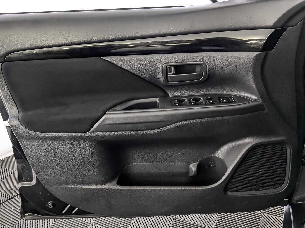 Mitsubishi Outlander, 2018 - Фото №14
