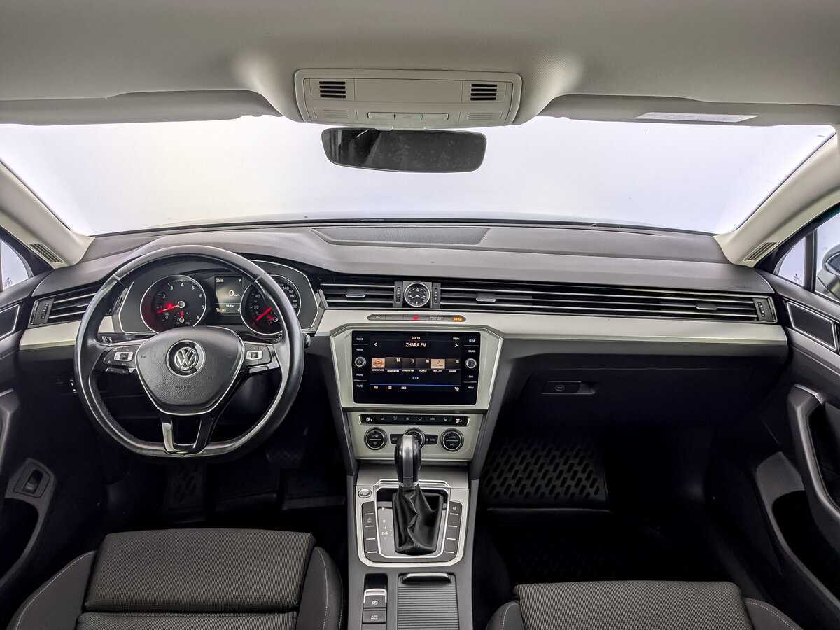 Volkswagen Passat, 2018 - Фото №11
