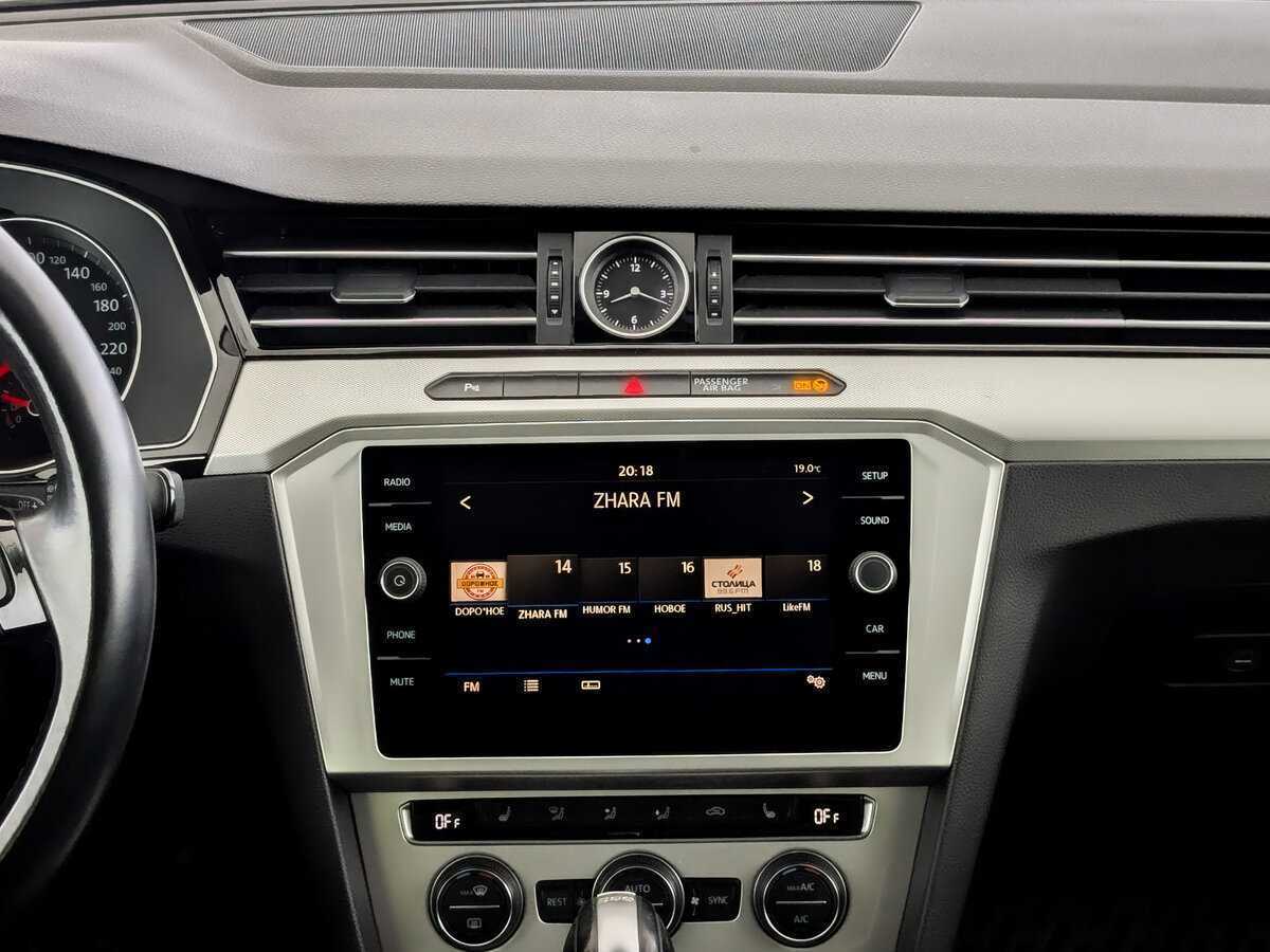Volkswagen Passat, 2018 - Фото №12