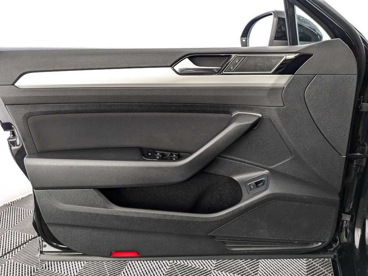 Volkswagen Passat, 2018 - Фото №14