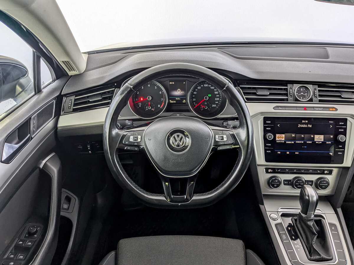 Volkswagen Passat, 2018 - Фото №16