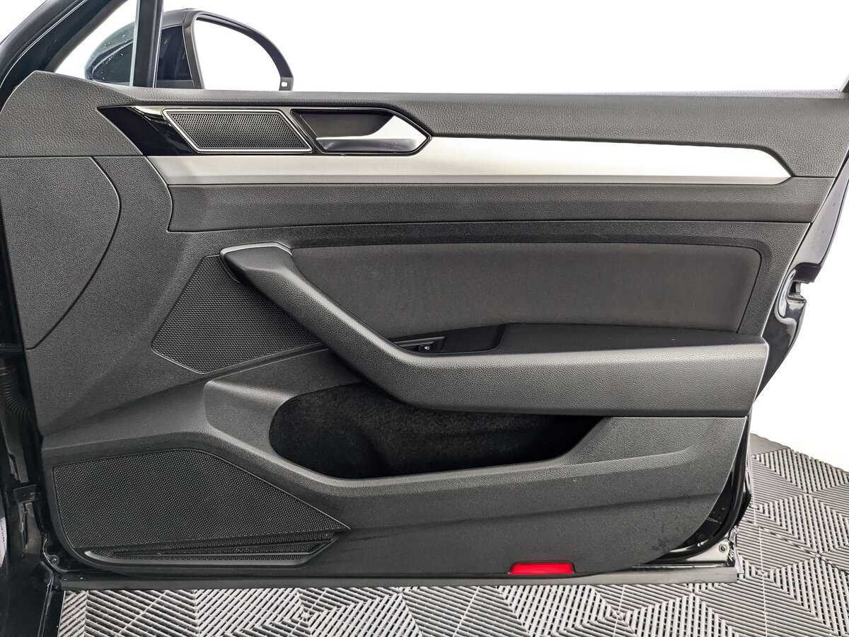 Volkswagen Passat, 2018 - Фото №19