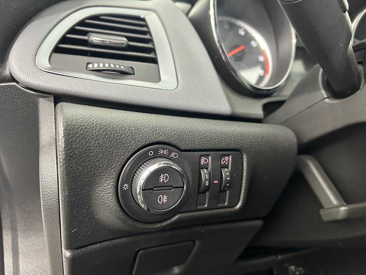 Opel Astra GTC, 2014 - Фото №8