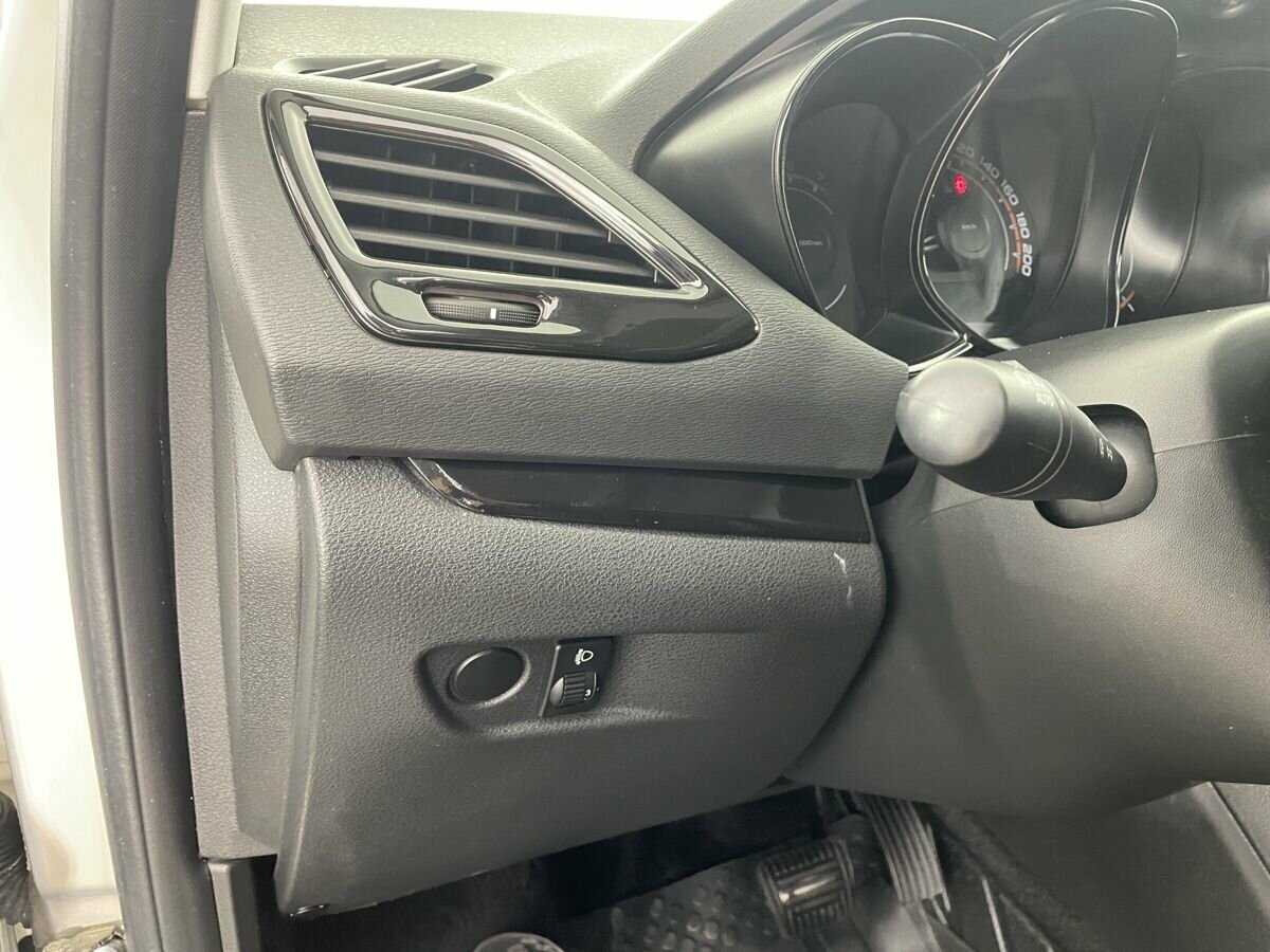 Lada (ВАЗ) Vesta SW, 2018 - Фото №8