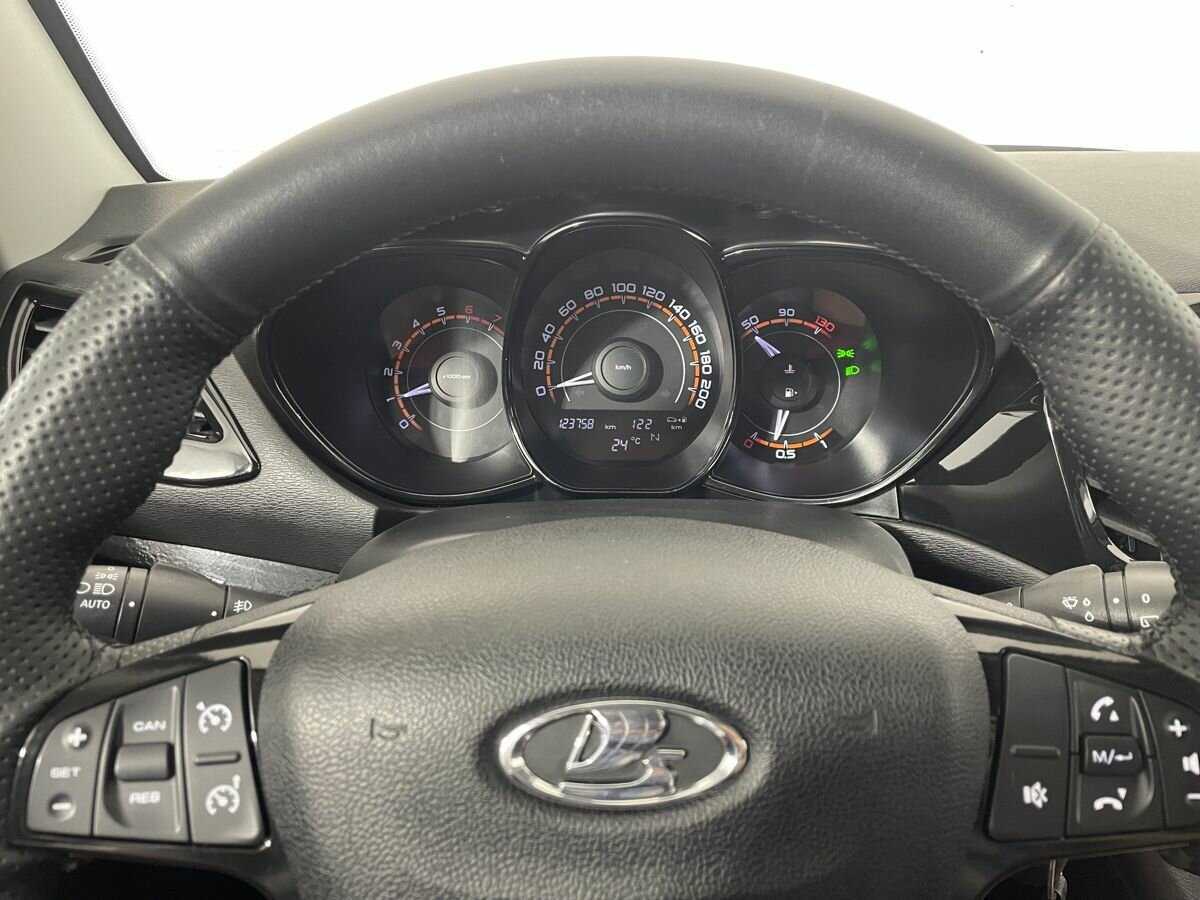 Lada (ВАЗ) Vesta SW, 2018 - Фото №10