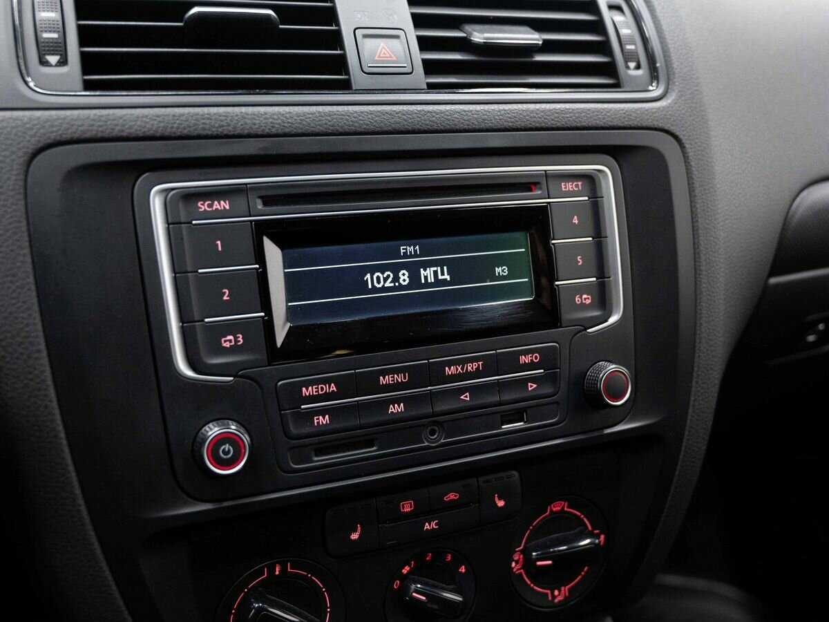 Volkswagen Jetta, 2015 - Фото №15