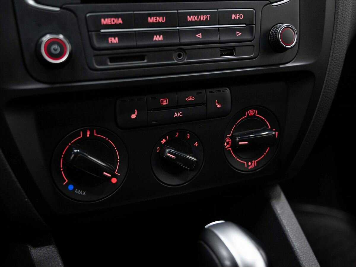 Volkswagen Jetta, 2015 - Фото №16