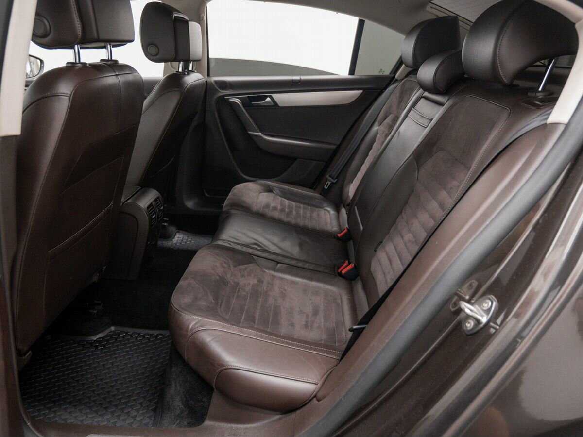 Volkswagen Passat, 2012 - Фото №12