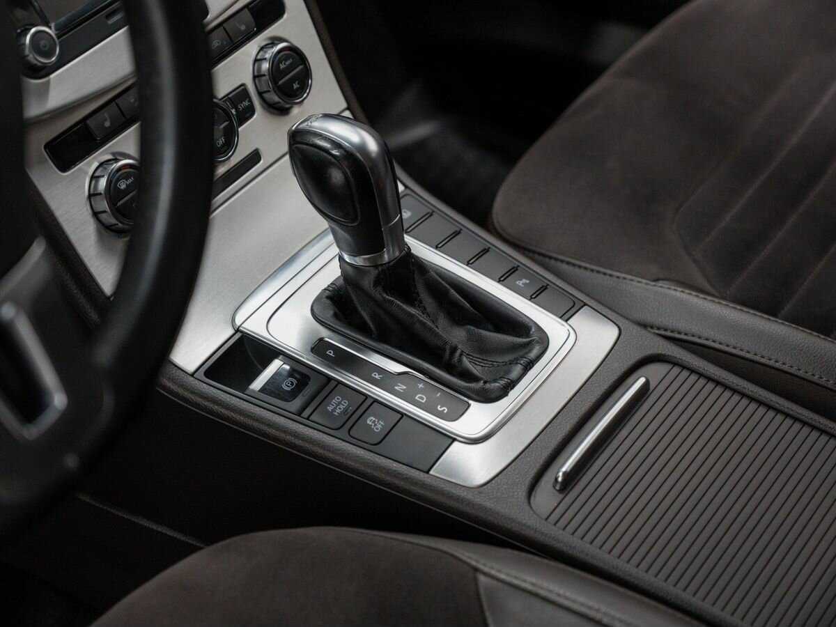 Volkswagen Passat, 2012 - Фото №17