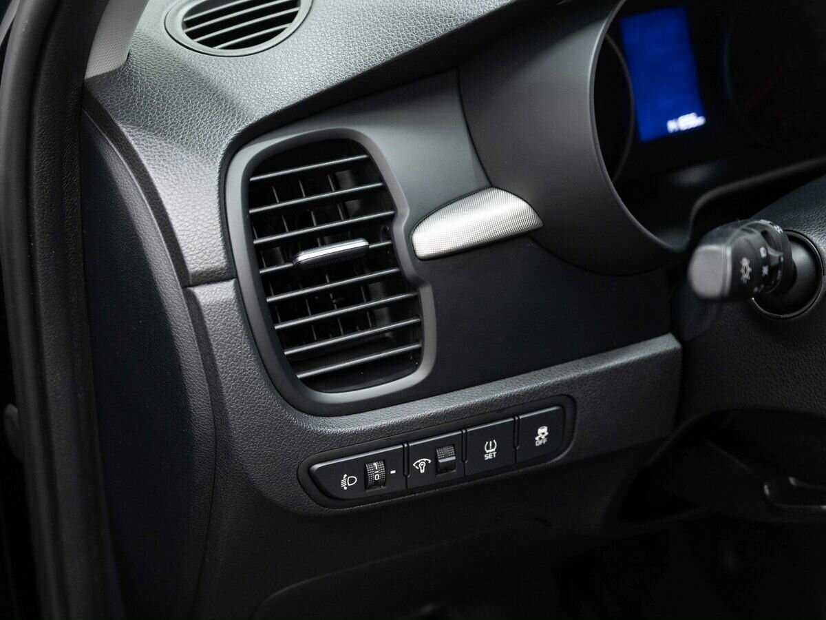 Kia Rio X-Line, 2018 - Фото №17