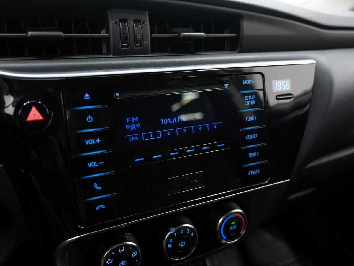 Toyota Corolla, 2017 - Фото №17