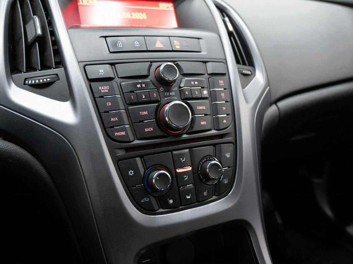 Opel Astra GTC, 2013 - Фото №16