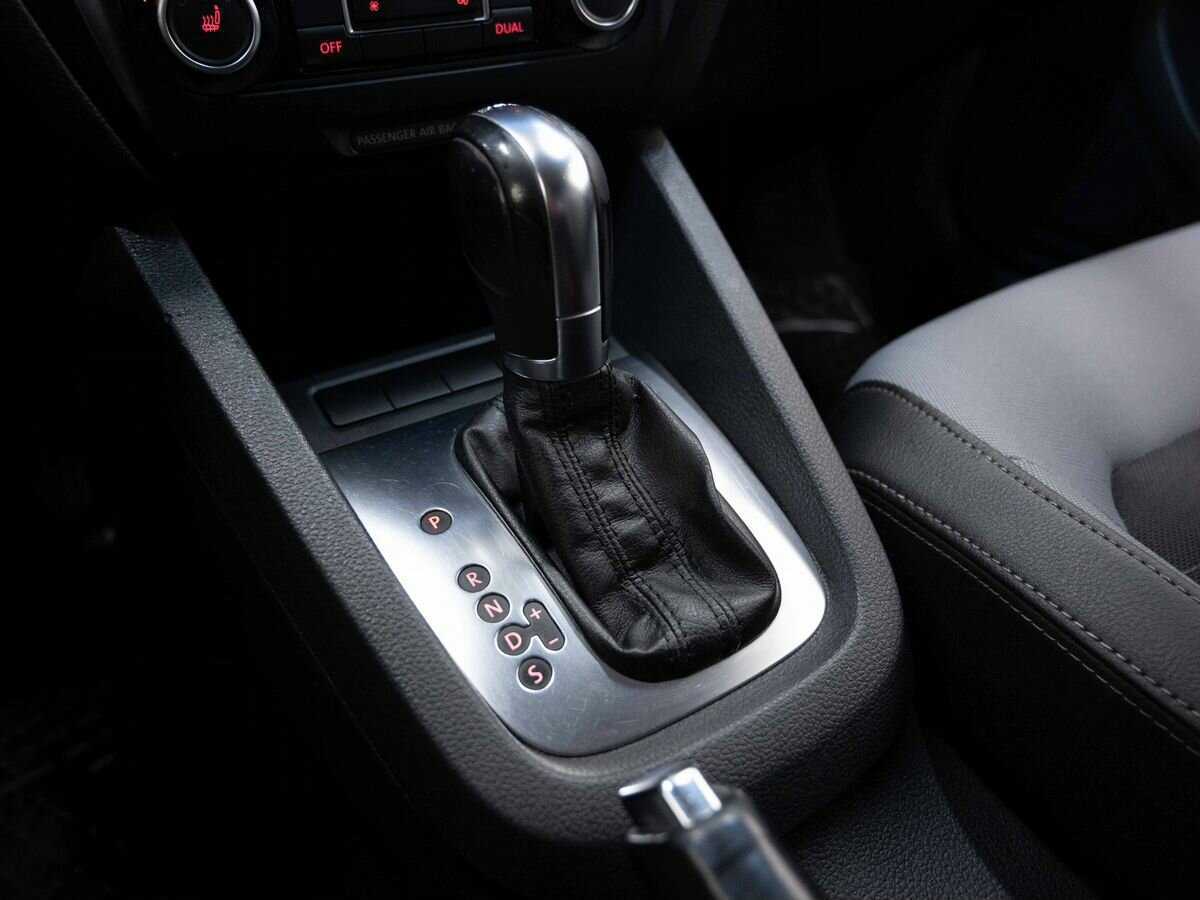 Volkswagen Jetta, 2012 - Фото №20