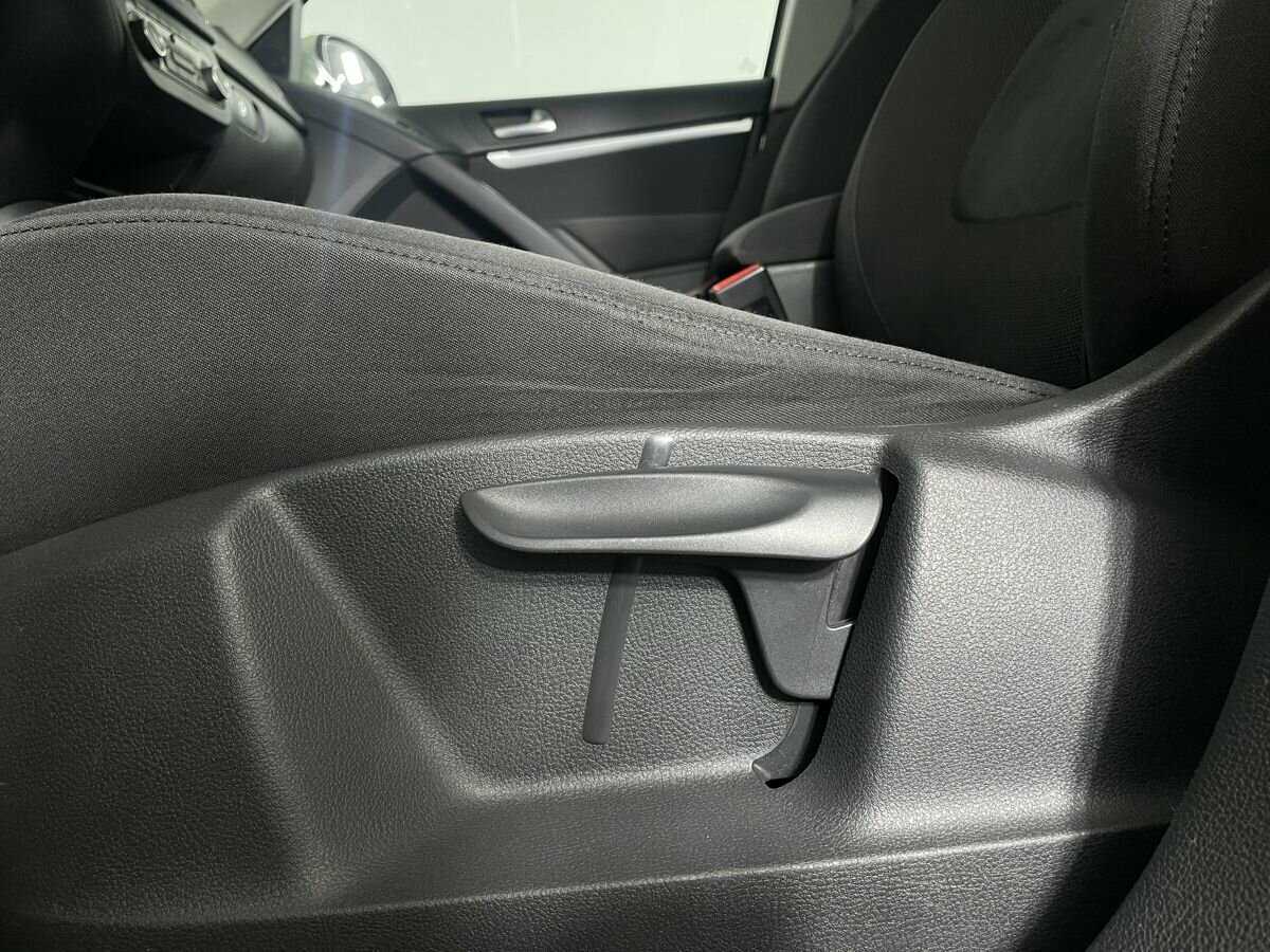 Volkswagen Tiguan, 2012 - Фото №9