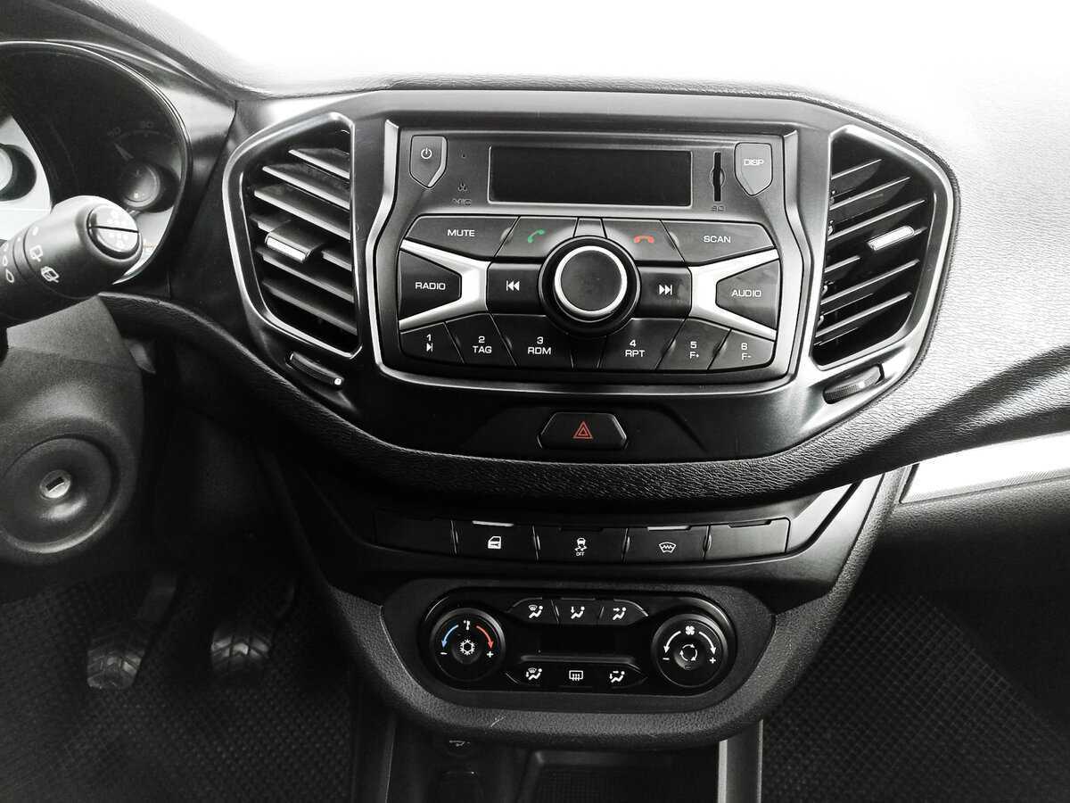 Lada (ВАЗ) Vesta SW, 2019 - Фото №12