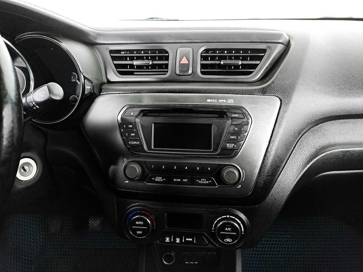 Kia Rio 5-speed, 2013 - Фото №10