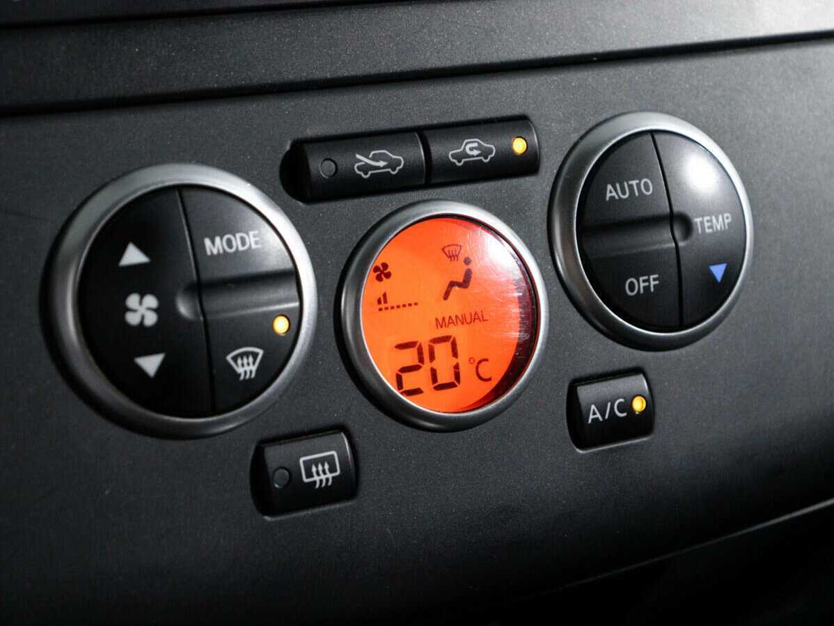 Nissan Tiida, 2013 - Фото №14