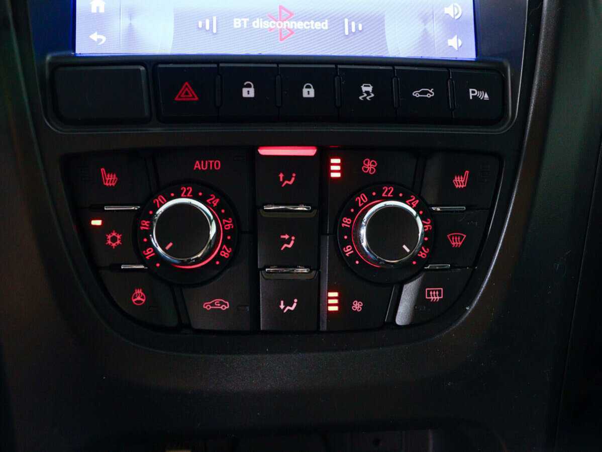 Opel Astra GTC, 2013 - Фото №12