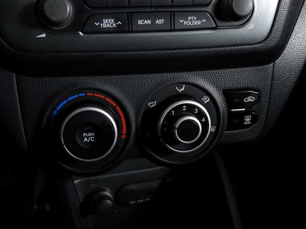 Kia Rio 5-speed, 2013 - Фото №12