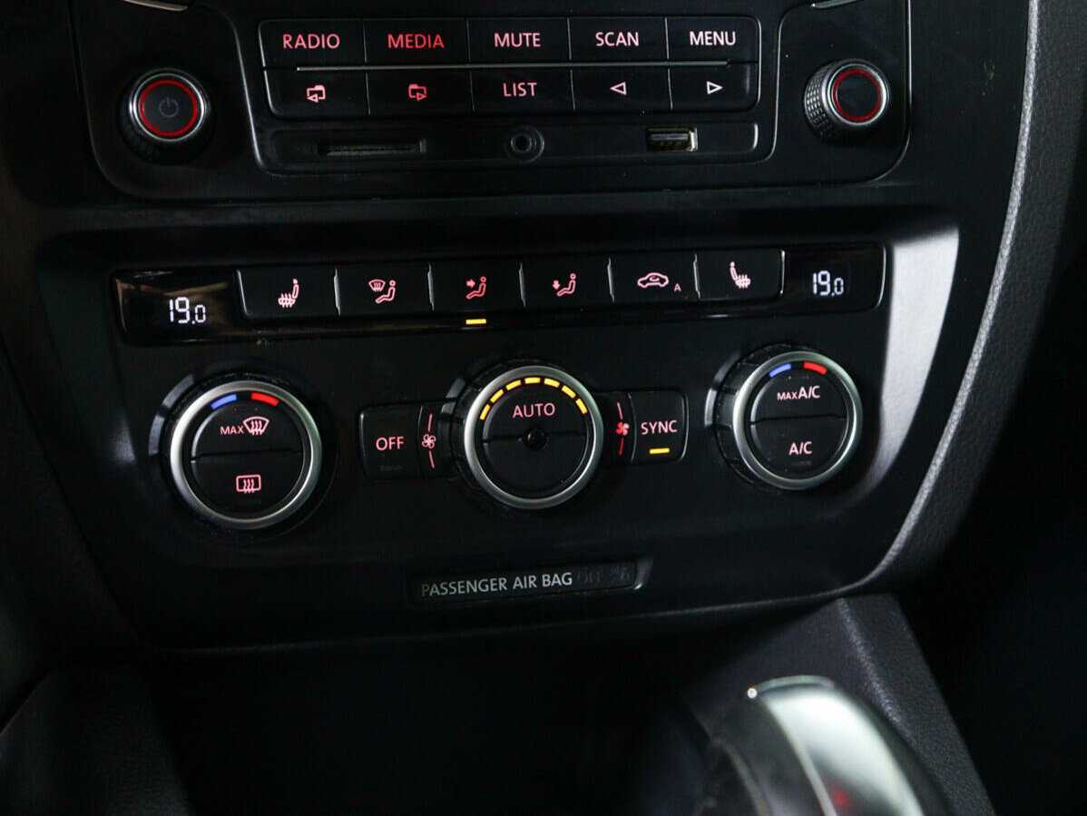 Volkswagen Jetta, 2013 - Фото №13