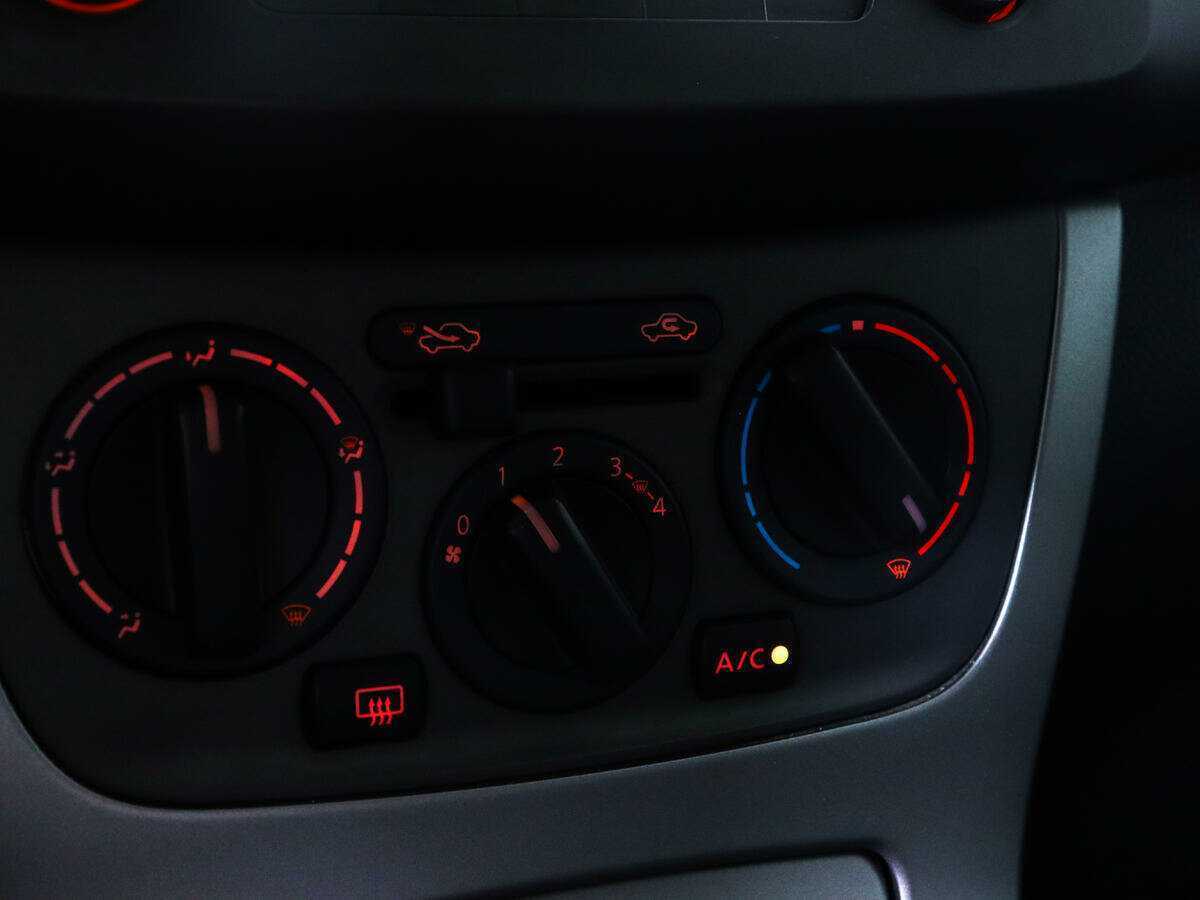 Nissan Sentra, 2015 - Фото №13