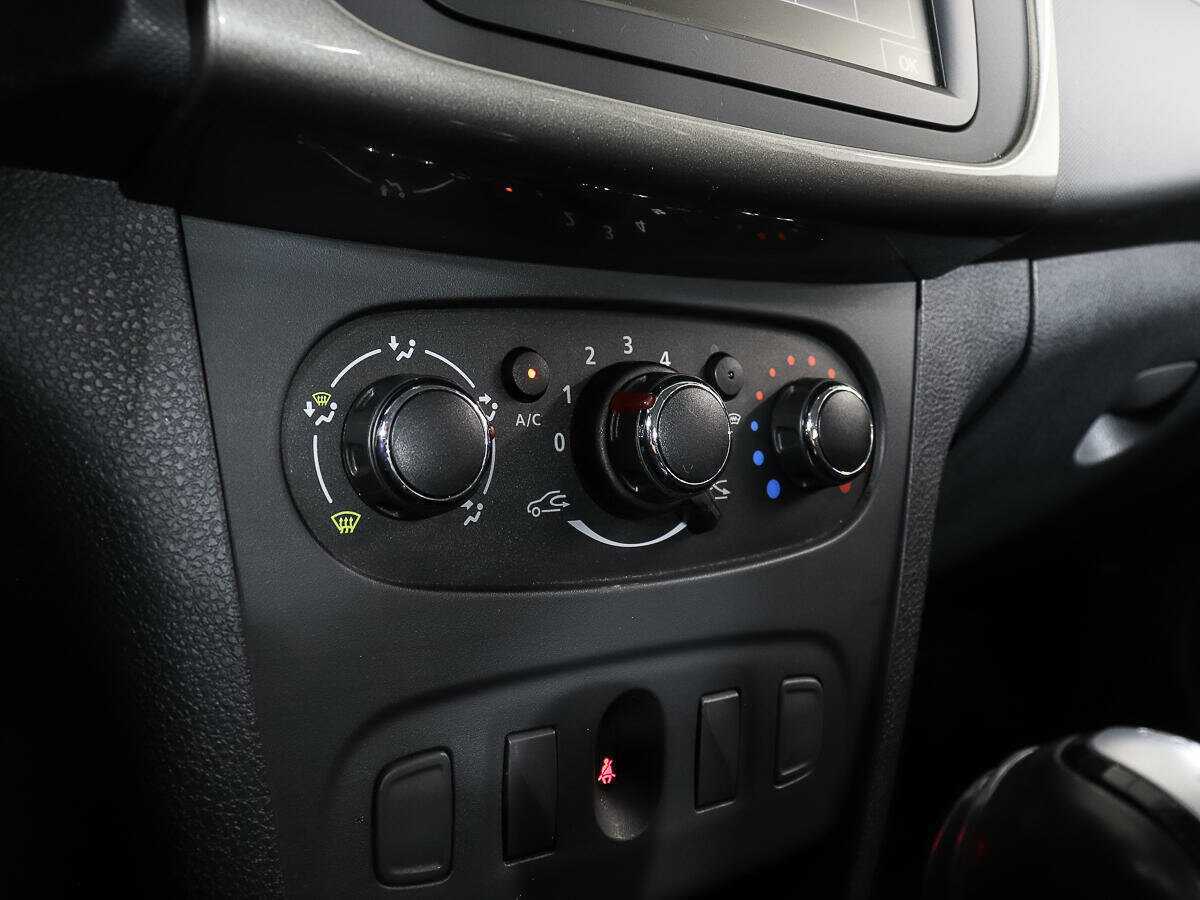 Renault Logan, 2020 - Фото №14