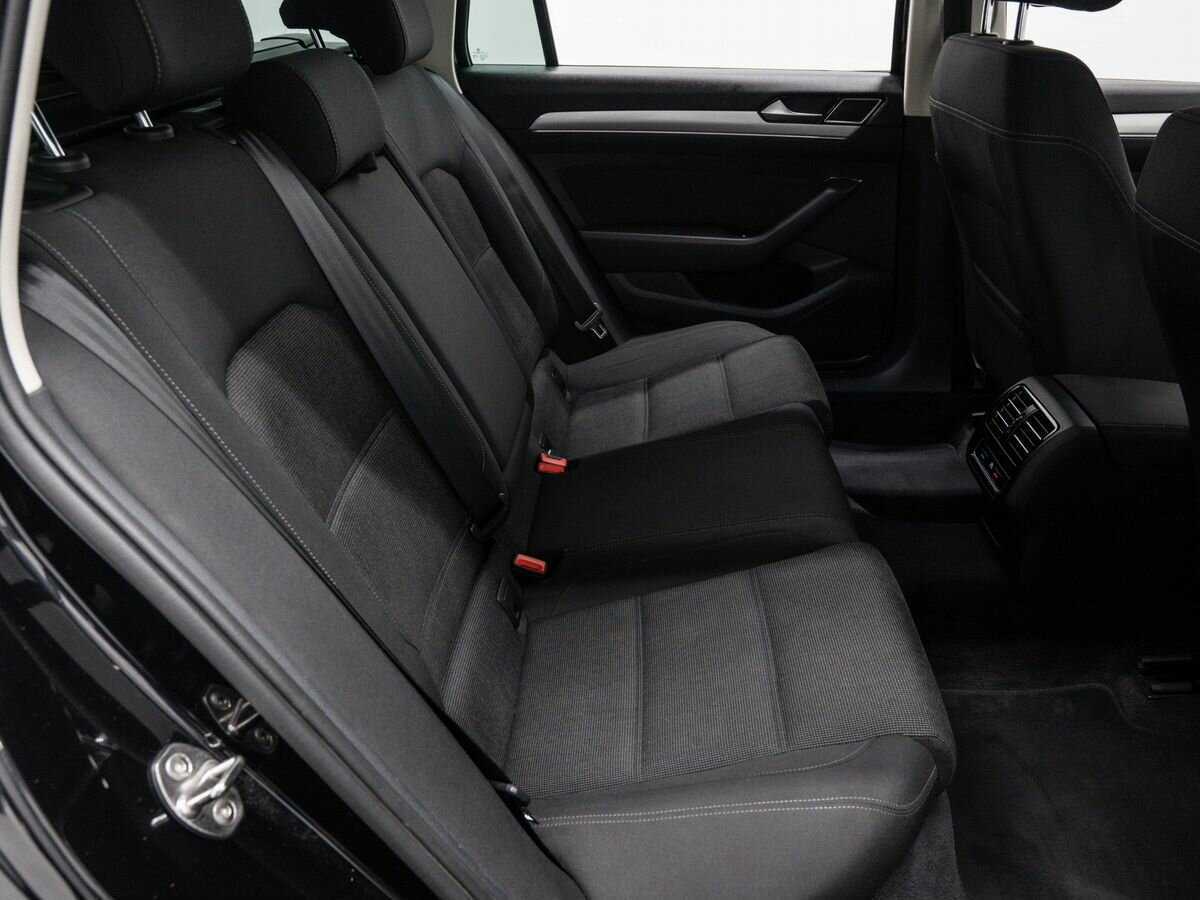 Volkswagen Passat, 2018 - Фото №8