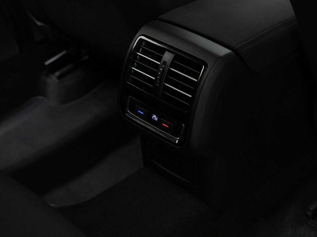 Volkswagen Passat, 2018 - Фото №9