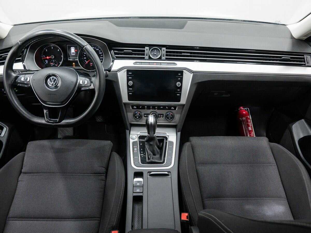 Volkswagen Passat, 2018 - Фото №10