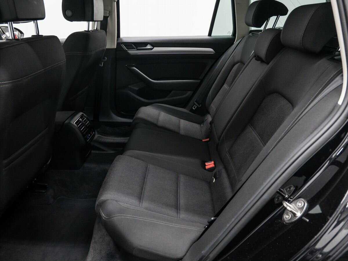 Volkswagen Passat, 2018 - Фото №11