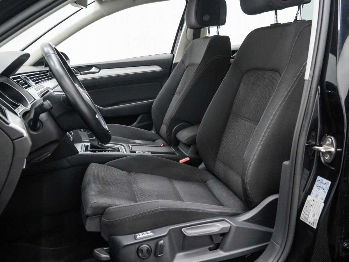 Volkswagen Passat, 2018 - Фото №13
