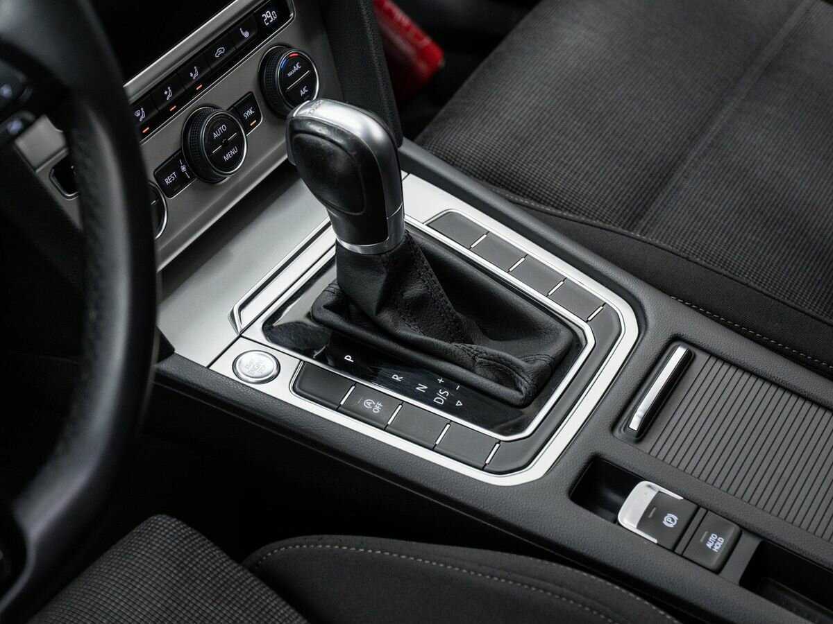 Volkswagen Passat, 2018 - Фото №15