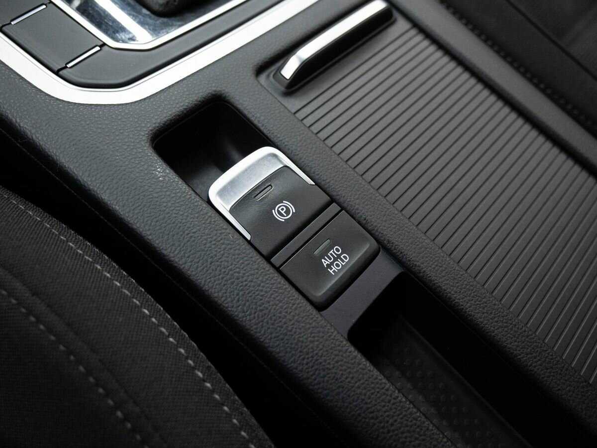 Volkswagen Passat, 2018 - Фото №16