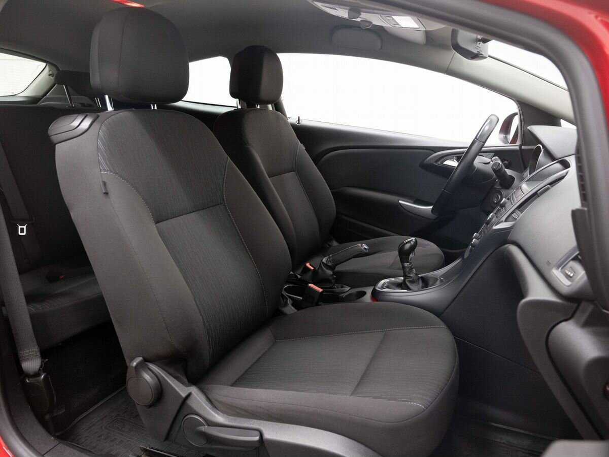 Opel Astra GTC, 2012 - Фото №12