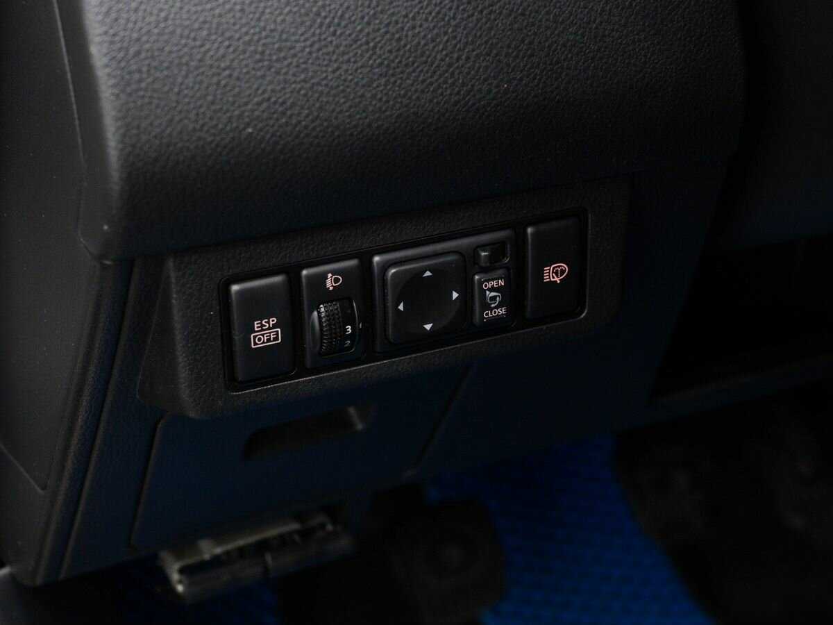 Nissan Tiida, 2012 - Фото №16