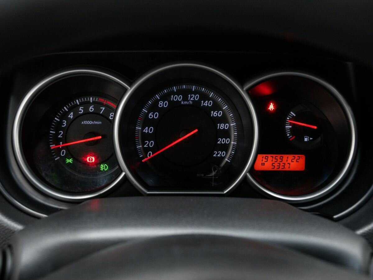 Nissan Tiida, 2012 - Фото №19