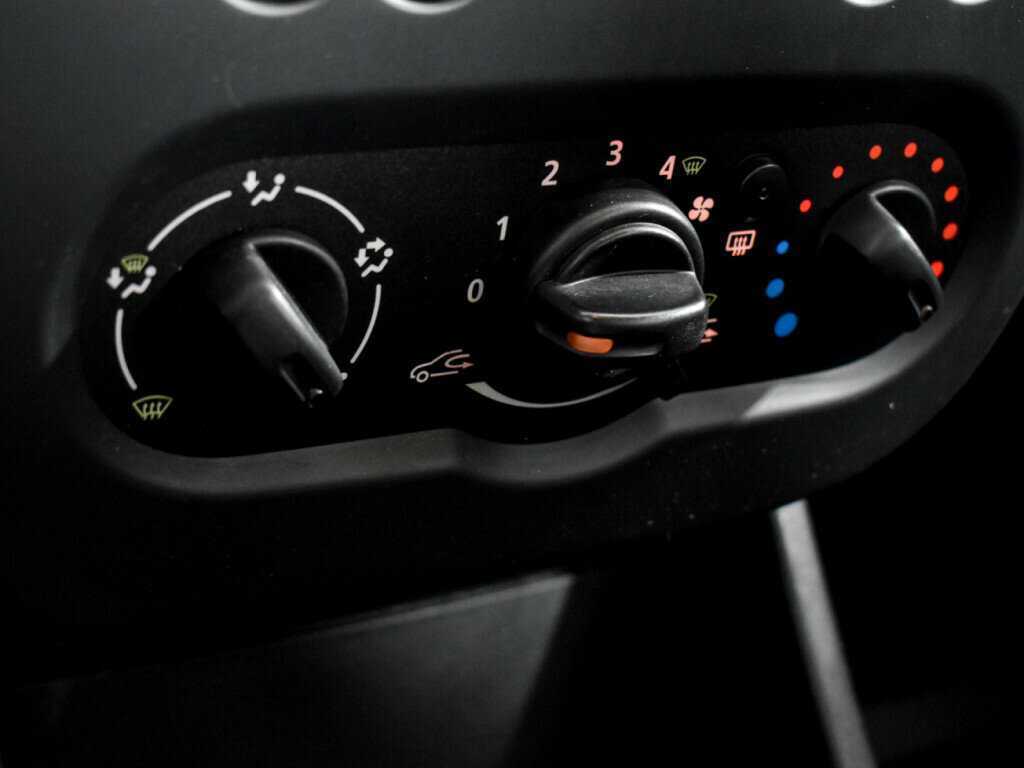 Renault Logan, 2013 - Фото №10