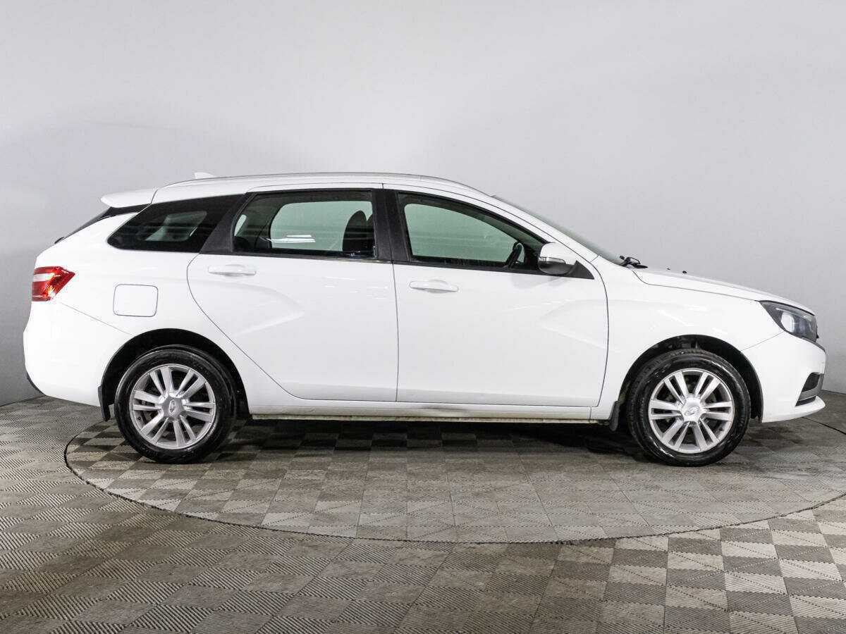 Lada (ВАЗ) Vesta SW, 2017 - Фото №3