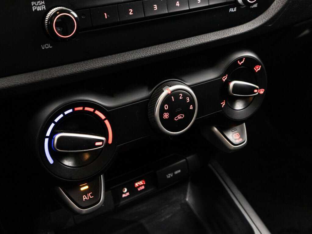 Kia Rio X-Line, 2018 - Фото №14