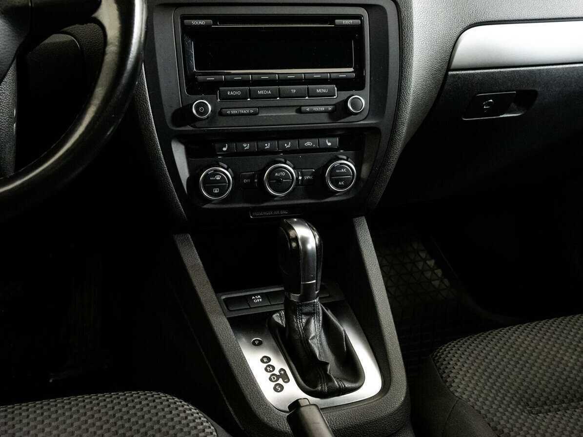 Volkswagen Jetta, 2012 - Фото №9