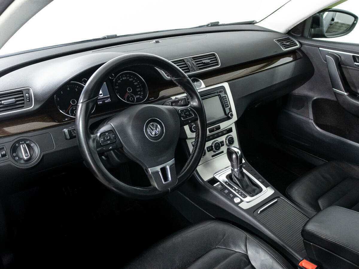 Volkswagen Passat, 2012 - Фото №10
