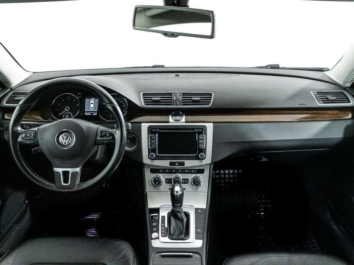 Volkswagen Passat, 2012 - Фото №12