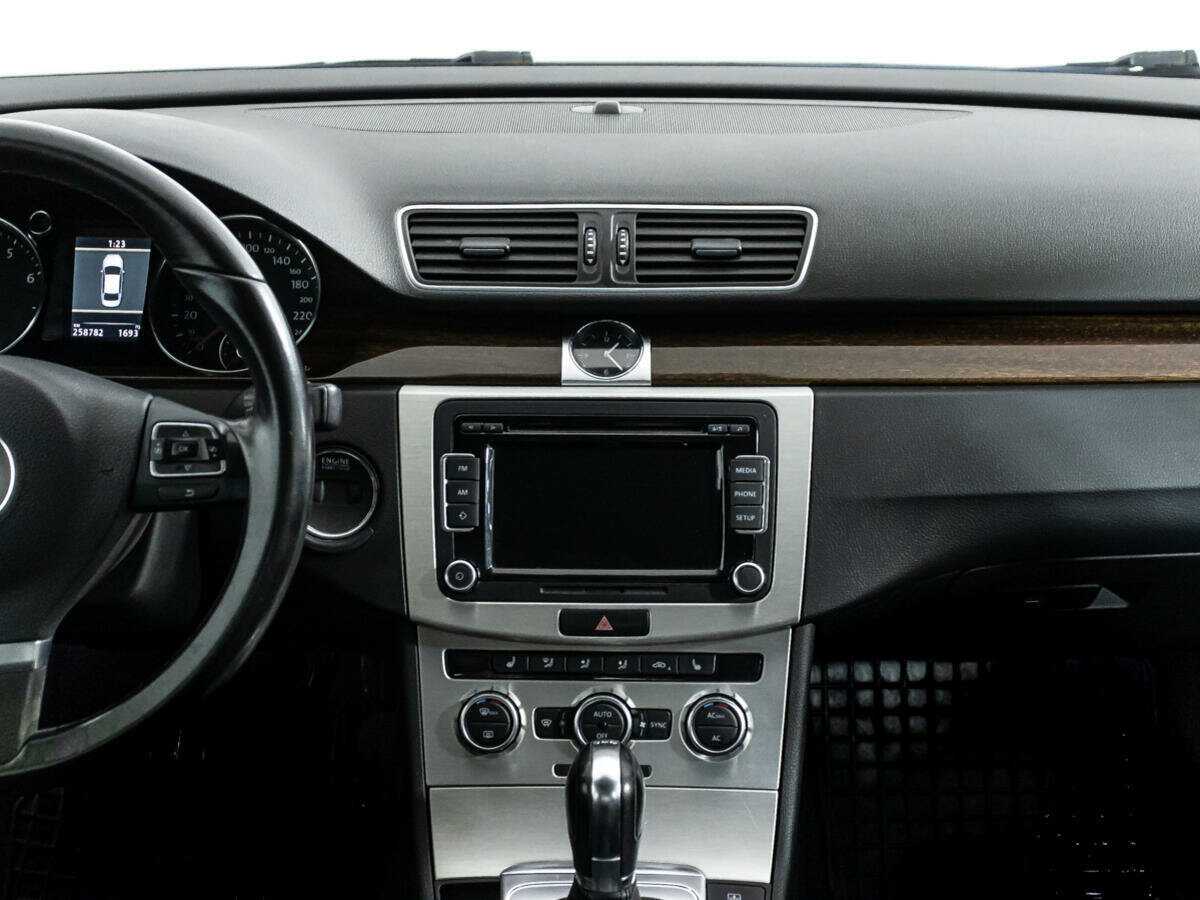 Volkswagen Passat, 2012 - Фото №13