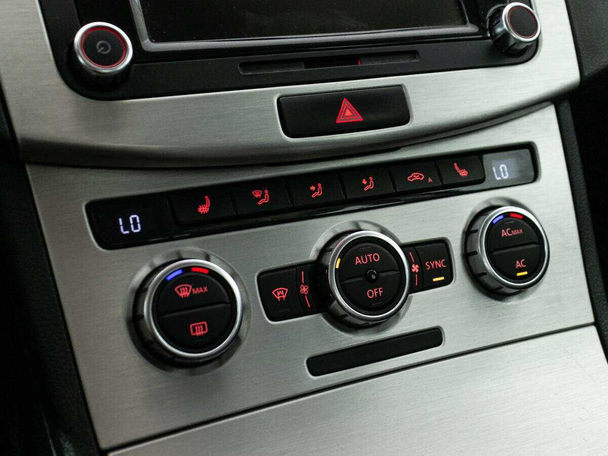 Volkswagen Passat, 2012 - Фото №15