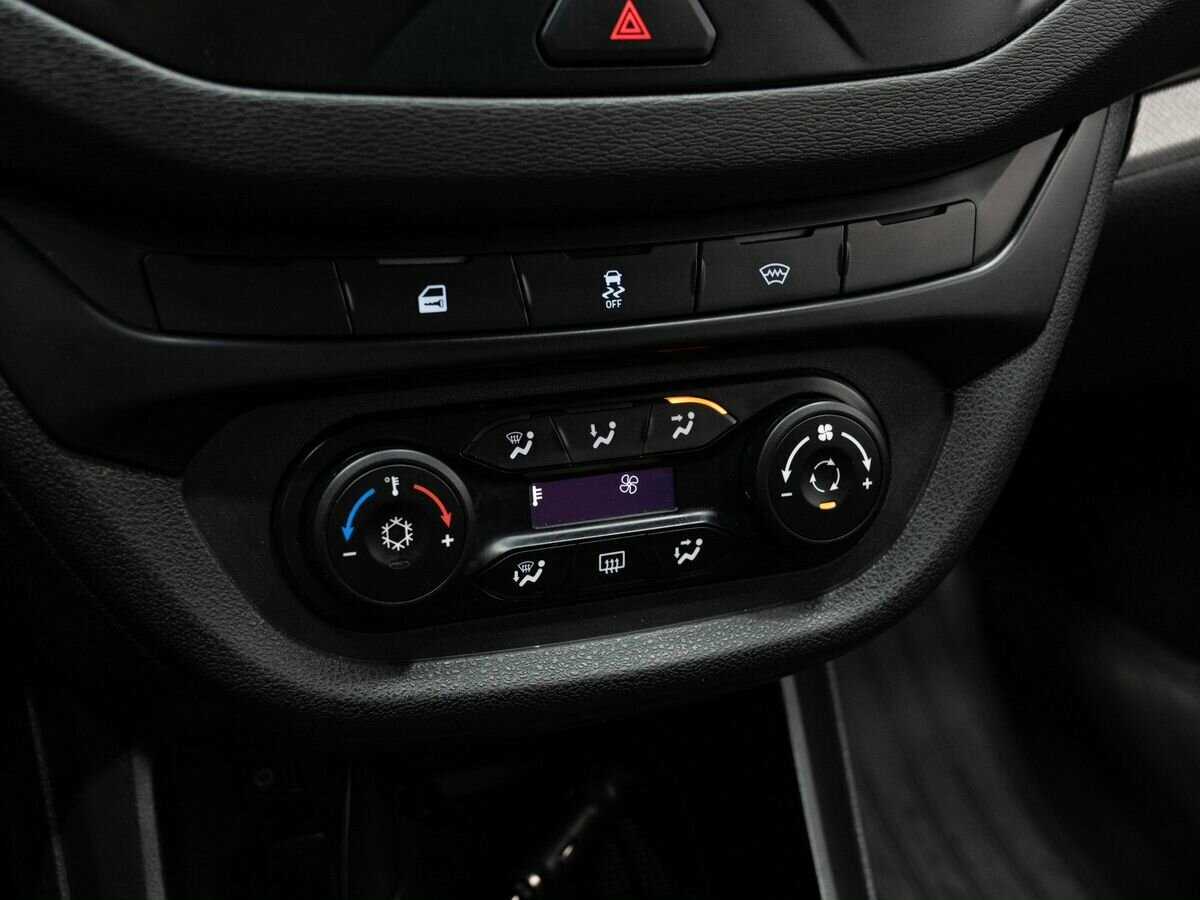 Lada (ВАЗ) Vesta SW, 2019 - Фото №18