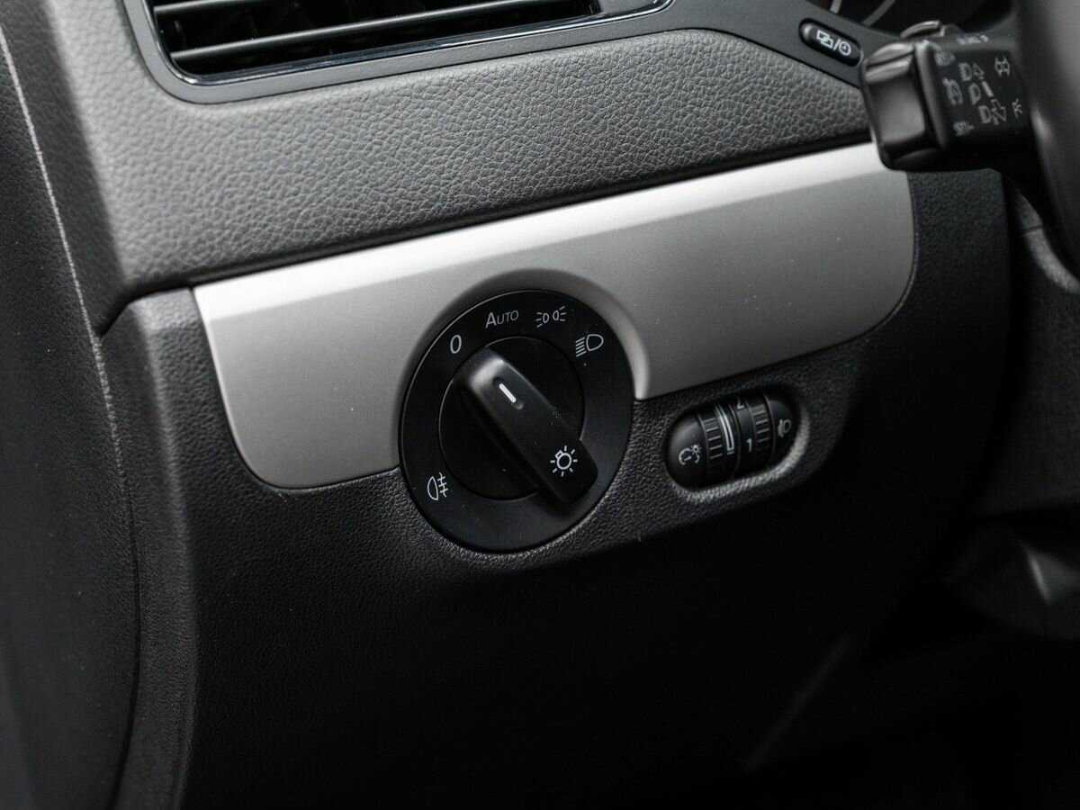 Volkswagen Jetta, 2012 - Фото №16