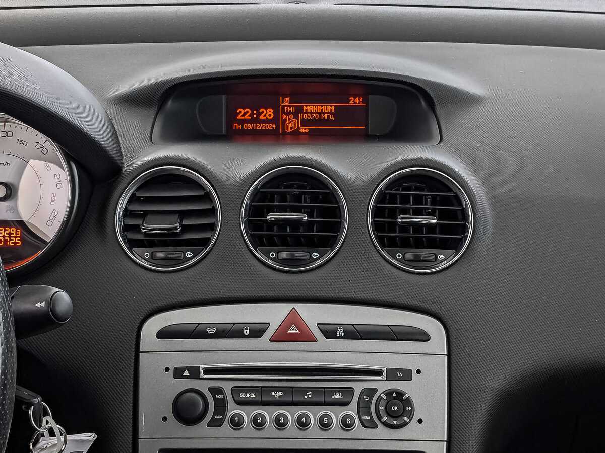 Peugeot 408, 2016 - Фото №14