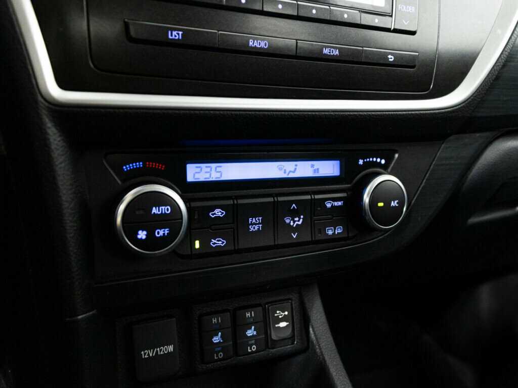 Toyota Auris, 2013 - Фото №14