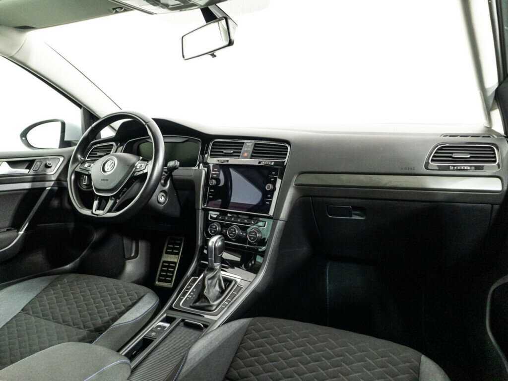 Volkswagen Golf, 2018 - Фото №8